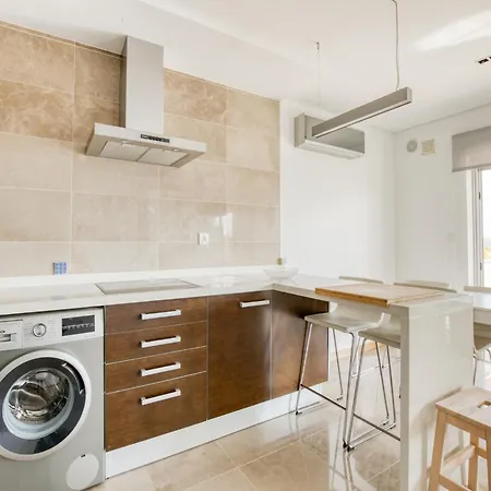 Modern With Pool And Barbecue بيت للعطل