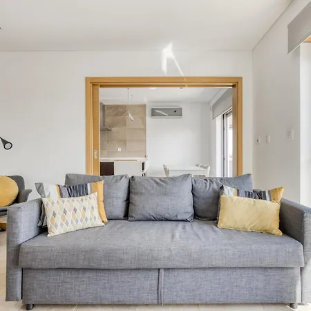 Modern With Pool And Barbecue بيت للعطل