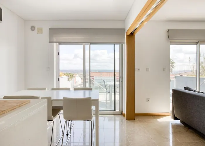 Dom wakacyjny Modern With Pool And Barbecue Salir de Porto