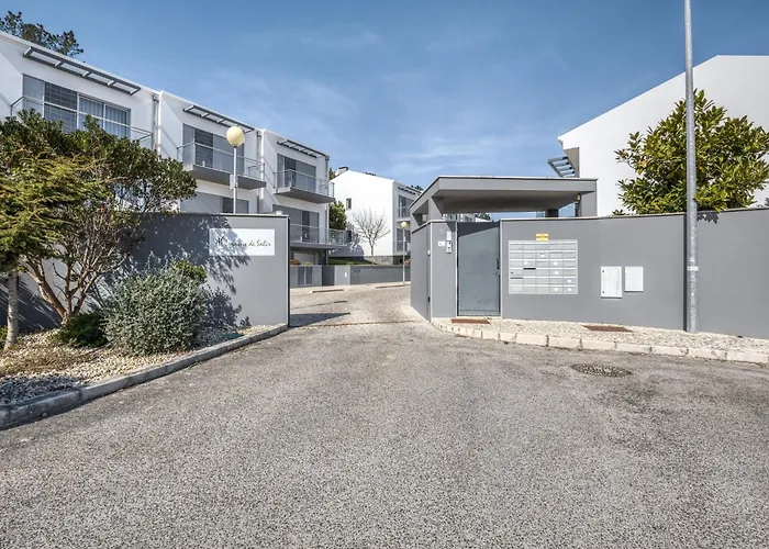 Dom wakacyjny Modern With Pool And Barbecue Salir de Porto